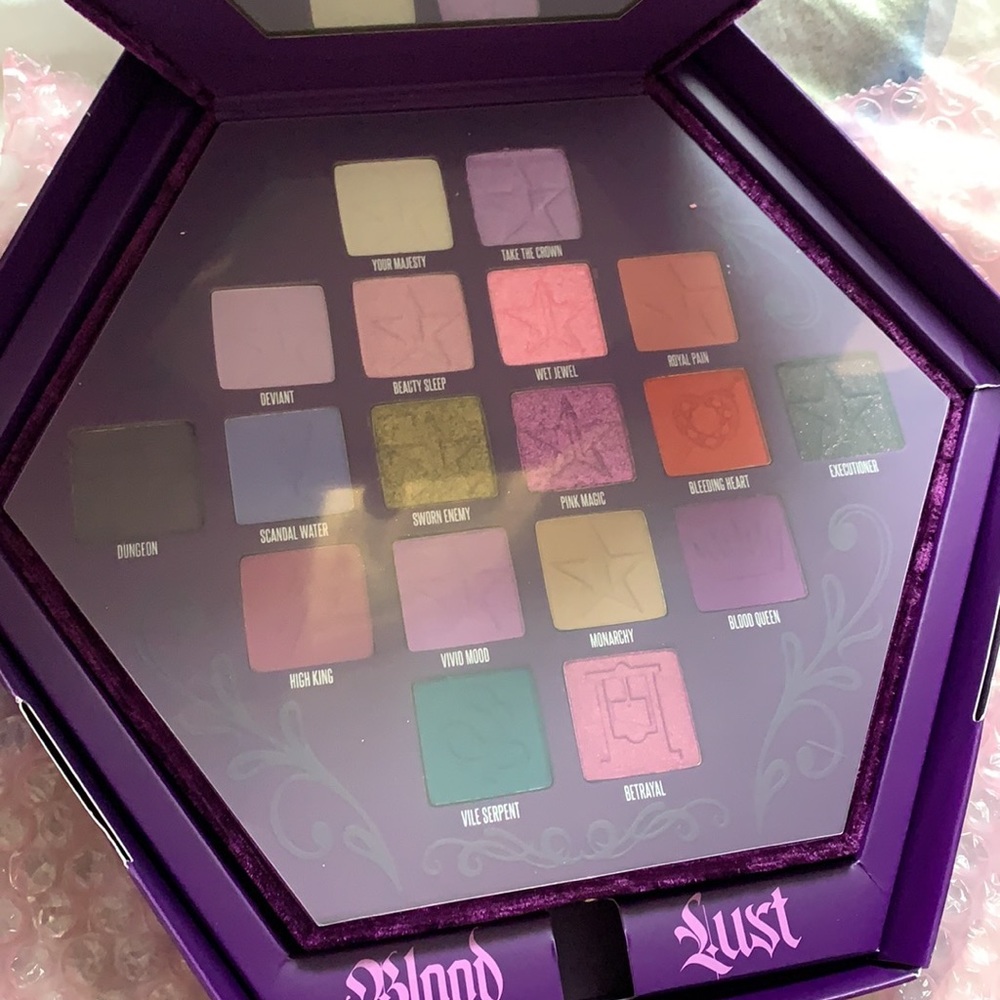COPY - Jeffree Star blood lust palette